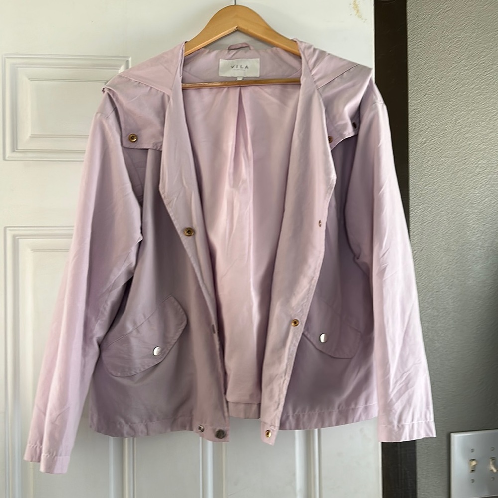 Light weight spring/summer jacket.